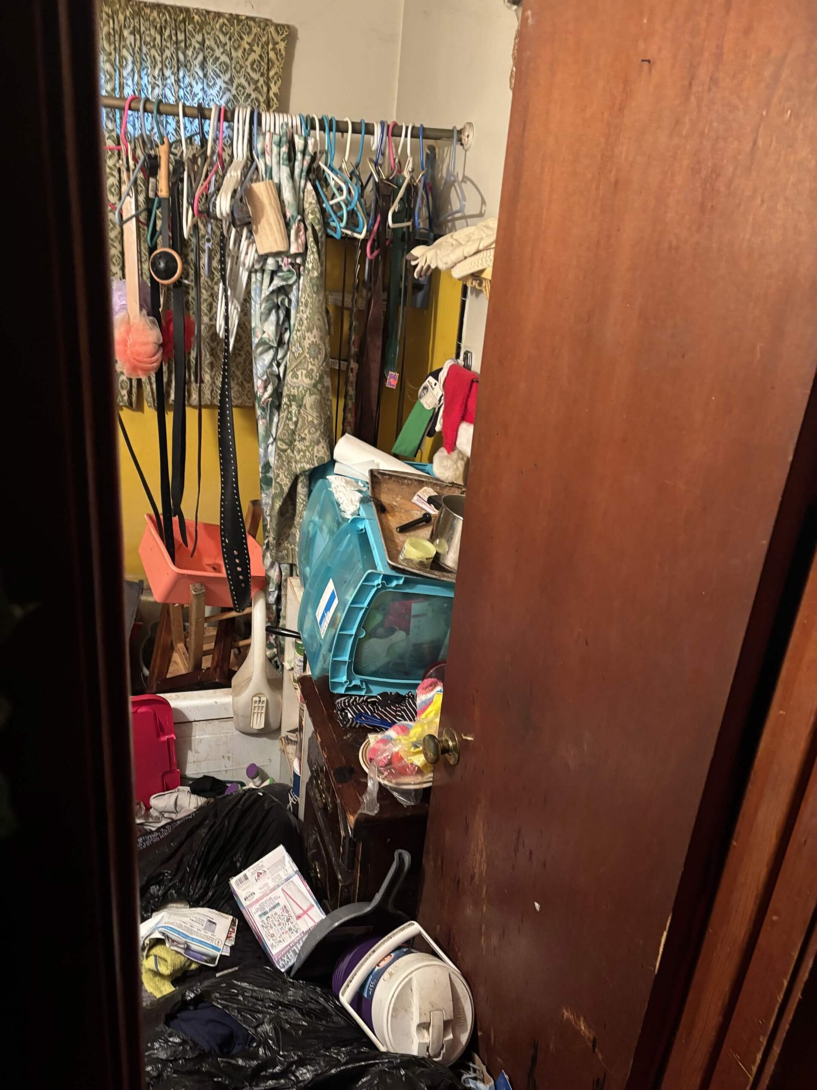 hoarder house